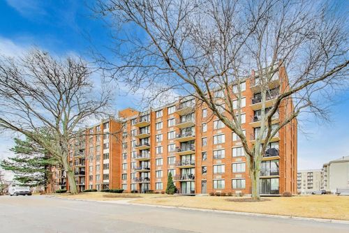3g-2000 Saint Regis Dr, Lombard, IL, 60148-4953 | Card Image
