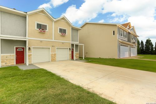 2-8611 Key Windy Way, Converse, TX, 78109-3688 | Card Image