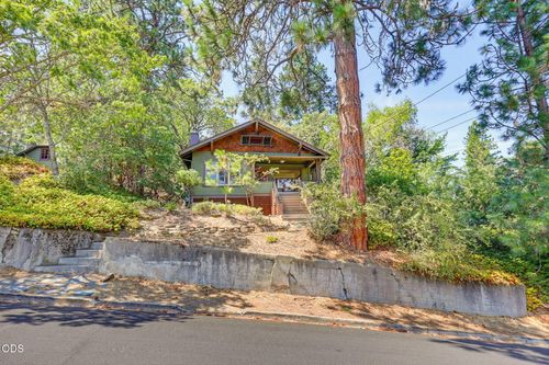 9 Hillcrest St, Ashland, OR, 97520-2811 | Card Image
