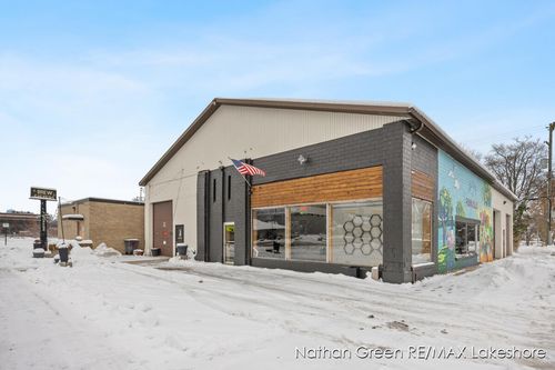 205 W Main St, Fennville, MI, 49408-5125 | Card Image