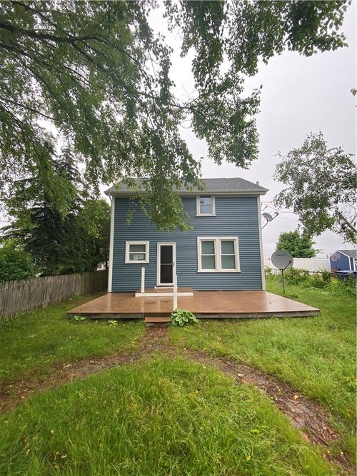 86 Bluff Ave, Warwick, RI, 02889-2137 | Card Image