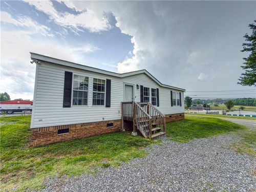 3084 Old Us 52 S, Pilot Mountain, NC, 27041-7113 | Card Image