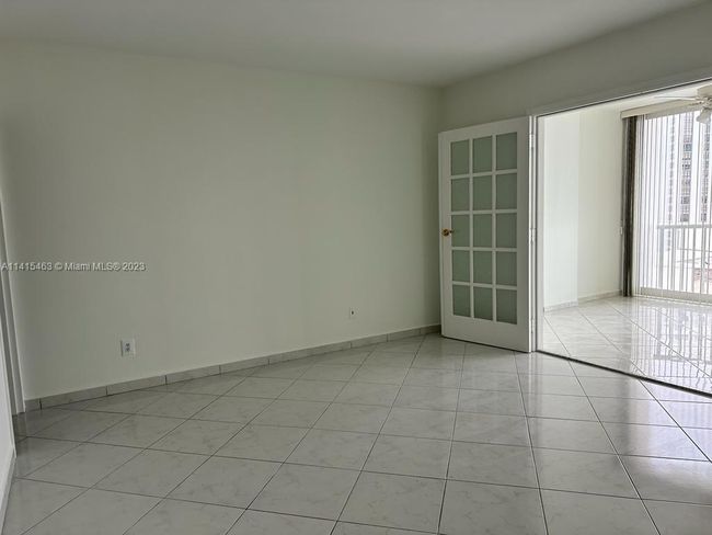 APT-811 - 5401 Collins Ave, Condo with 2 bedrooms, 2 bathrooms and null parking in Miami Beach FL | Image 31