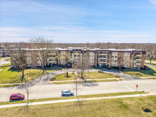 UNIT-114 - 3350 N Carriageway Dr, Condo with 2 bedrooms, 2 bathrooms and 1 parking in Arlington Heights IL | Image 22