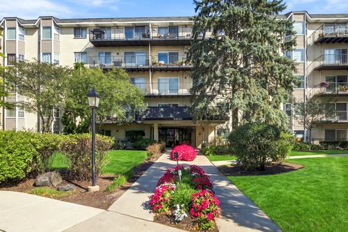 504-8620 Waukegan Rd, Morton Grove, IL, 60053-2212 | Card Image