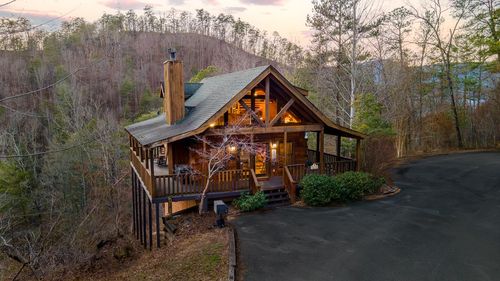 3202 Barry View Way, Pigeon Forge, TN, 37862-2202 | Card Image