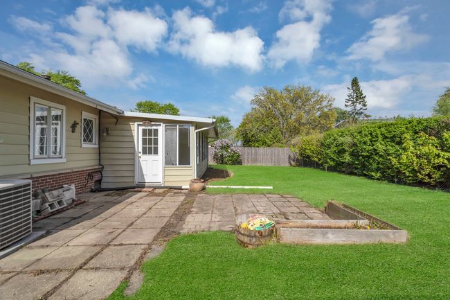 601 Sycamore Dr, House other with 3 bedrooms, 2 bathrooms and 2 parking in Elk Grove Village IL | Image 5