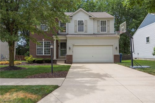 9034 Huxley Ln, Olmsted Twp, OH, 44138-1766 | Card Image