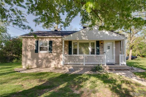 872 Oakwood Ln, East Alton, IL, 62024-2026 | Card Image