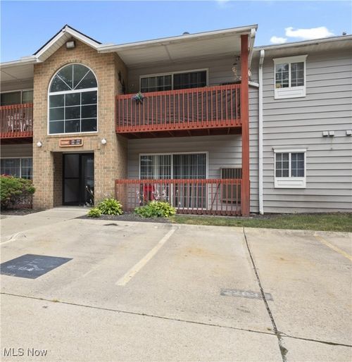 102y-27087 Oakwood Circle, Olmsted Twp, OH, 44138 | Card Image