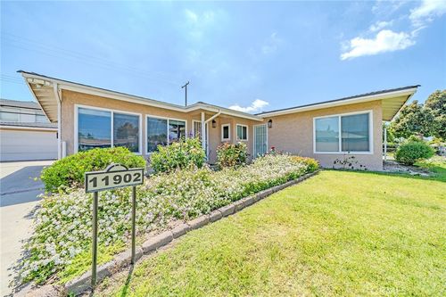 11902 206th St, Lakewood, CA, 90715-1443 | Card Image