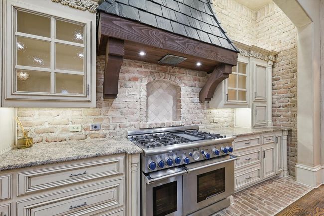6 Burner Thermador gas range and double ovens | Image 17