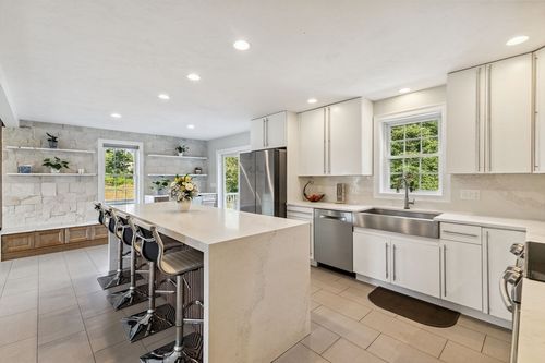 260 Mill St, Raynham, MA, 02767-1679 | Card Image