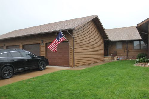 930 Country Club Dr, Spearfish, SD, 57783-3102 | Card Image