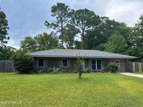 100 Grand Teton Dr, Ocean Springs, MS, 39564-5915 | Card Image