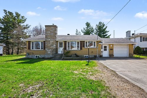 27 Broadview Ave W, Smiths Falls, ON, K7A4L1 | Card Image