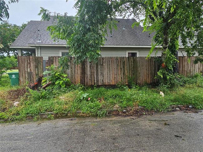 3022 Mcilhenny St, House other with 3 bedrooms, 2 bathrooms and null parking in Houston TX | Image 4