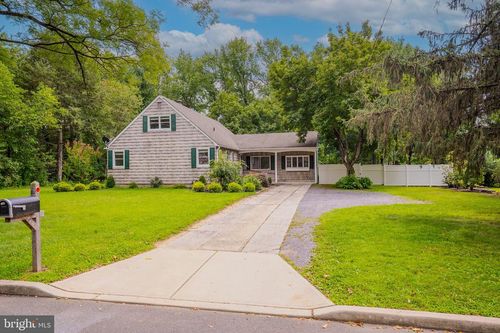 11 Holland Ln, East Windsor, NJ, 08512-3003 | Card Image