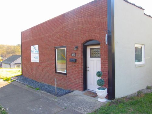 208 E Mason St, Franklinton, NC, 27525-1334 | Card Image