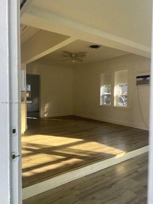 1-231 Ne 56th St, Miami, FL, 33137-2559 | Card Image