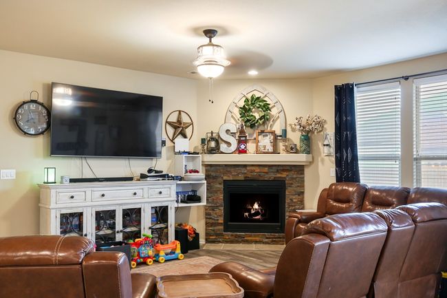 6613 Hall Of Fame Blvd, House other with 3 bedrooms, 2 bathrooms and 3 parking in Midland TX | Image 9