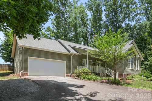 182 Hutchins Dr, Rutherfordton, NC, 28139-2700 | Card Image