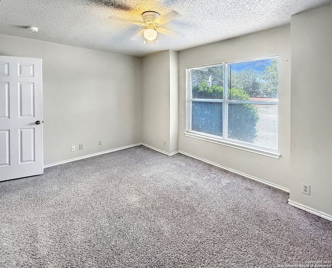 9814 Diamond Cliff Dr, House other with 3 bedrooms, 2 bathrooms and null parking in Helotes TX | Image 11