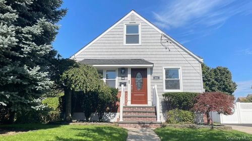 11 Wood St, Lynbrook, NY, 11563-2429 | Card Image