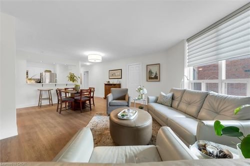 203-185 Robinson St, Oakville, ON, L6J7P6 | Card Image