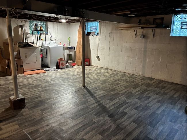 Basement w/ walk out access | Image 36