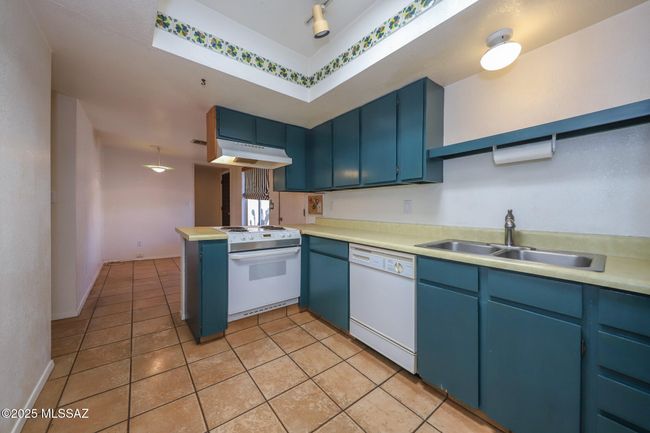 Kitchen | Image 8