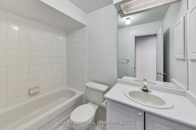 241 Denise Cir, House attached with 3 bedrooms, 3 bathrooms and 3 parking in Newmarket ON | Image 27