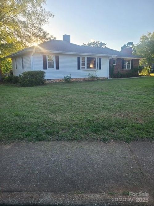 520 Lucerne Dr, Spartanburg, SC, 29302-3259 | Card Image