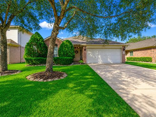 4027 Bentwood Dr, Dickinson, TX, 77539-8333 | Card Image