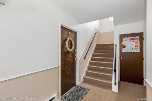 apt-1-1872 Colonial Village Way, Waterford, MI, 48328-1958 | Card Image