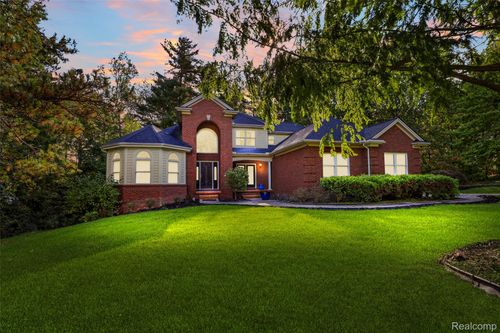 9280 Osprey Bay Cir, Davisburg, MI, 48350-1717 | Card Image