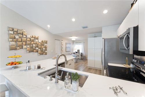 apt-203-5045 Cedar Springs Dr, NAPLES, FL, 34110-3350 | Card Image