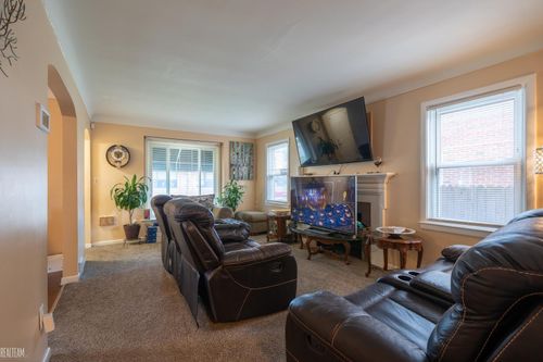 21484 Redmond Ave, Eastpointe, MI, 48021-2967 | Card Image