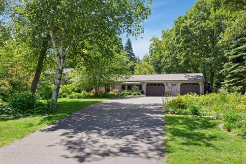 682 Oneil Rd, Hudson, WI, 54016-7839 | Card Image