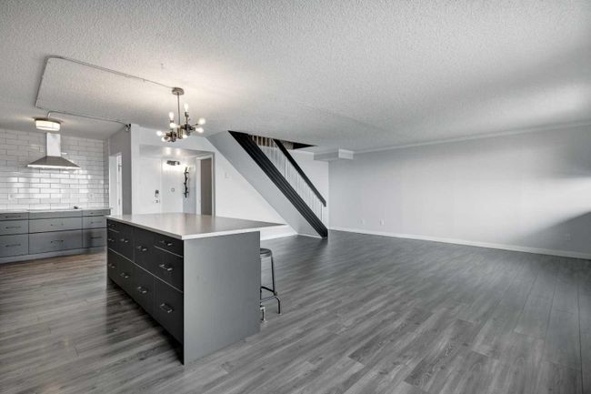 2912 - 221 6 Avenue Se, Home with 2 bedrooms, 1 bathrooms and 2 parking in Calgary AB | Image 8