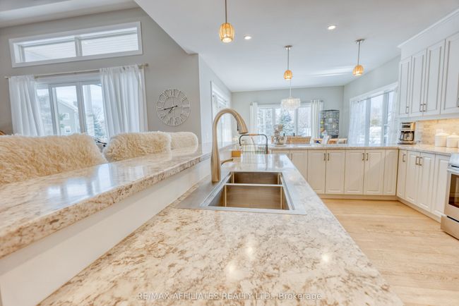 23 Tudor Cir, House other with 3 bedrooms, 3 bathrooms and 6 parking in Lombardy ON | Image 12