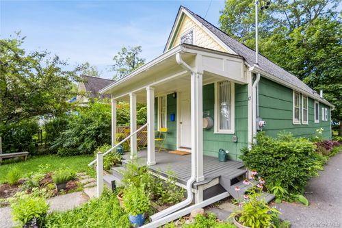 17 Campwoods Grounds, Ossining, NY, 10562-3703 | Card Image