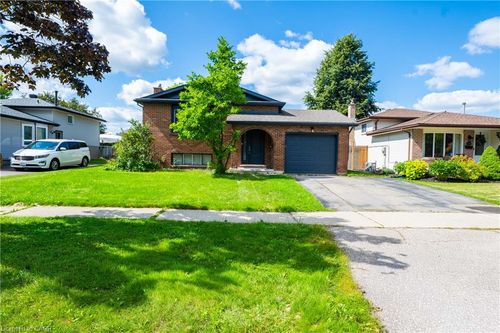 141 Cedar Crest St, Kitchener, ON, N2N2A6 | Card Image