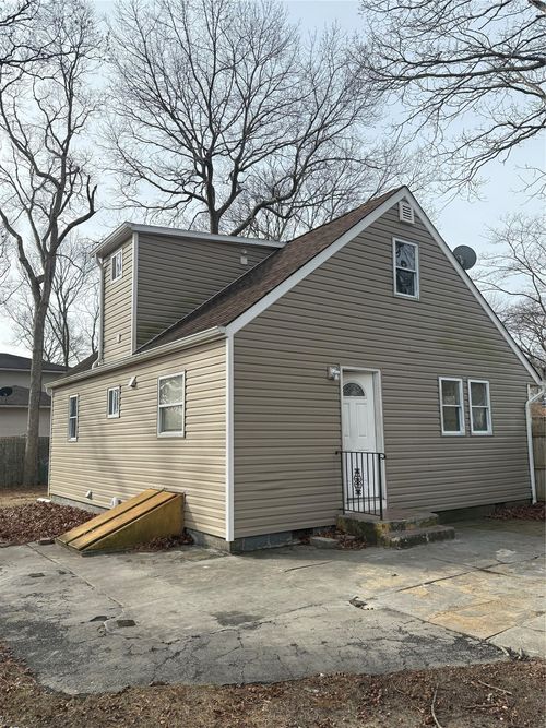 17 Windus Dr, Shirley, NY, 11967-3103 | Card Image