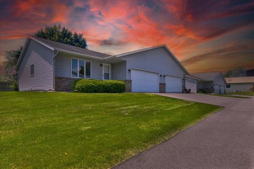 914 Northern Sands Pl, Onalaska, WI, 54650-2183 | Card Image