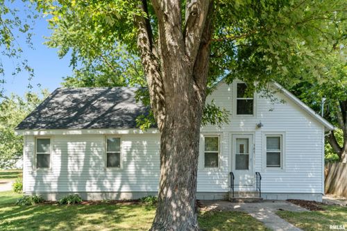 305 4th St, Hampton, IL, 61256-9654 | Card Image