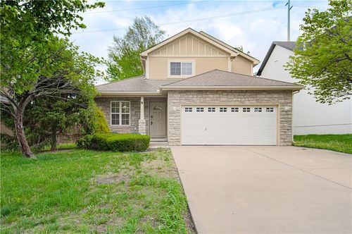 4317 Ironwood Dr, Leavenworth, KS, 66048-5591 | Card Image