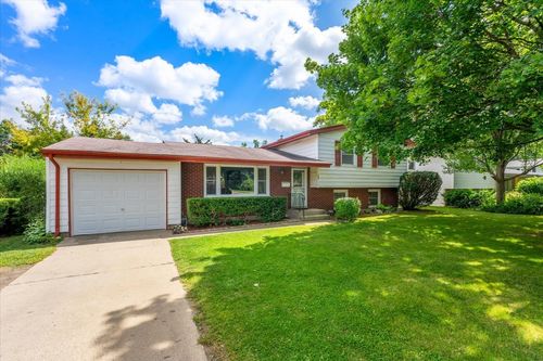 229 Evergreen Pkwy, Crystal Lake, IL, 60014-4215 | Card Image