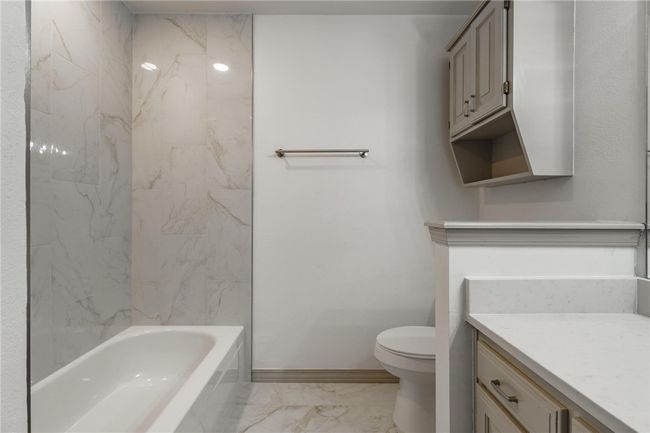 Full Bathroom | Image 15
