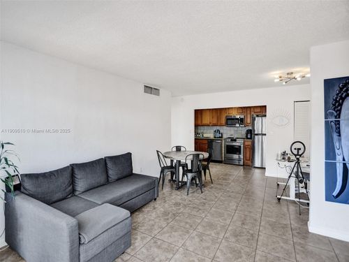 apt-1d-4154 Nw 79th Ave, Doral, FL, 33166-6536 | Card Image